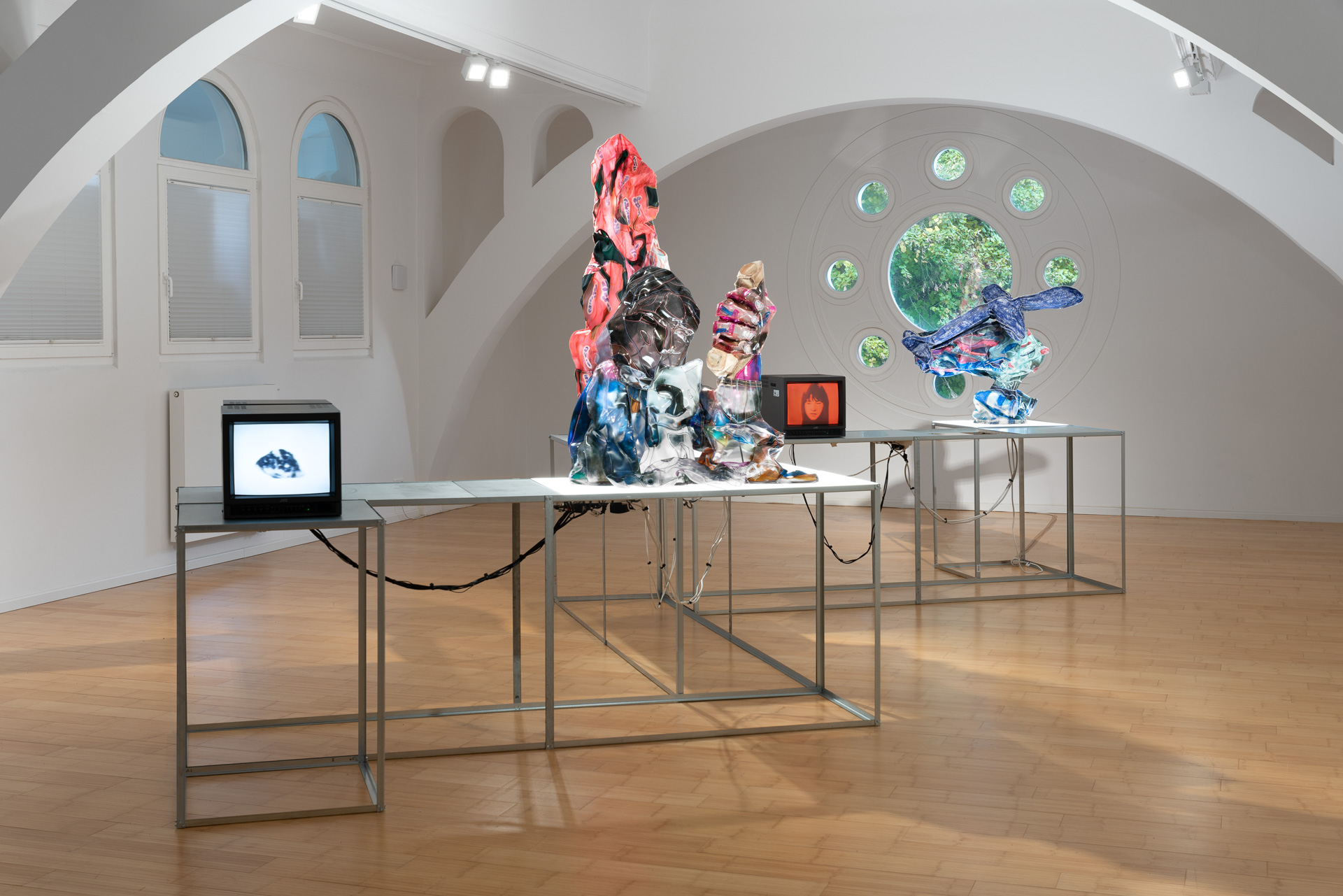 Installation view of Fynn Ribbecks show Oktober at Villa Friede Bonn